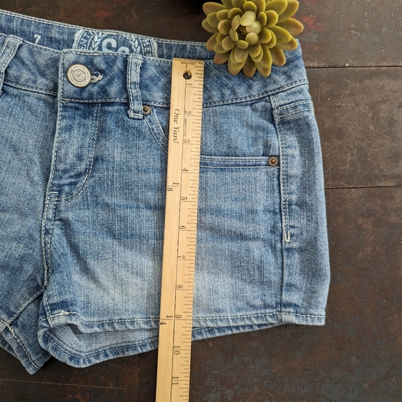 SO Jean Shortie Shorts - Picture 6 of 7